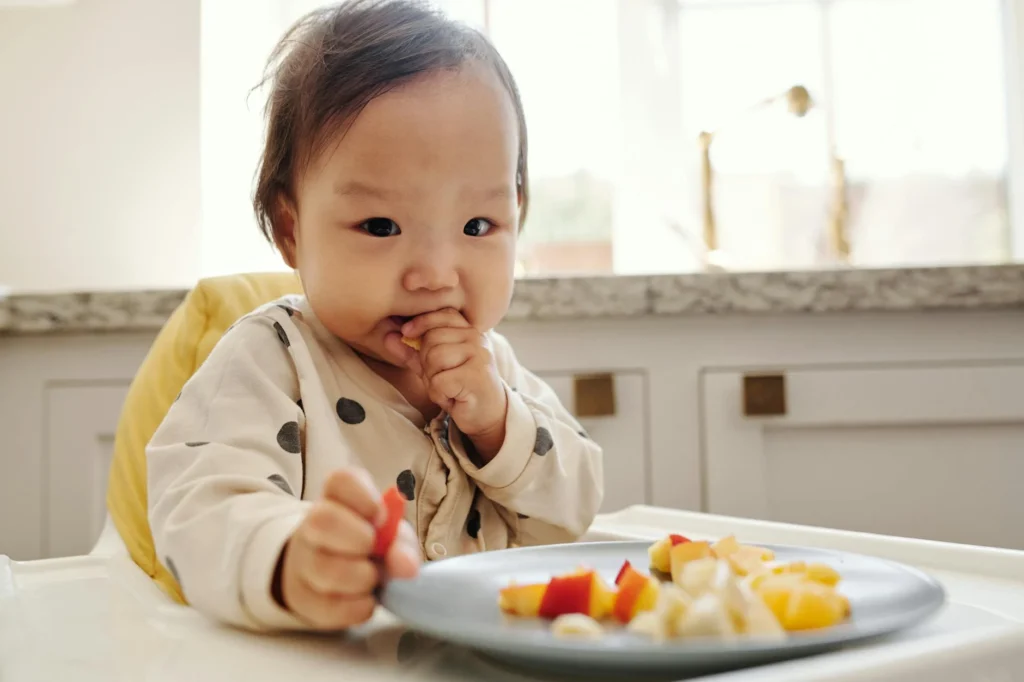 Starting Solids: Your Baby's First Week Plan at 26 Weeks Old
