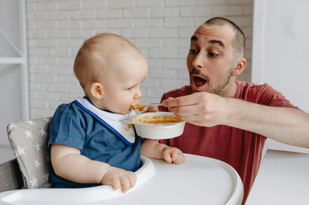 Restaurant Ready: Smart Packing & Storage for Your 41-Week-Old's Meal Out