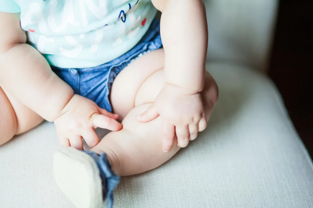 Tiny Triumphs: Fine Motor Games for Babies 6-12 Months