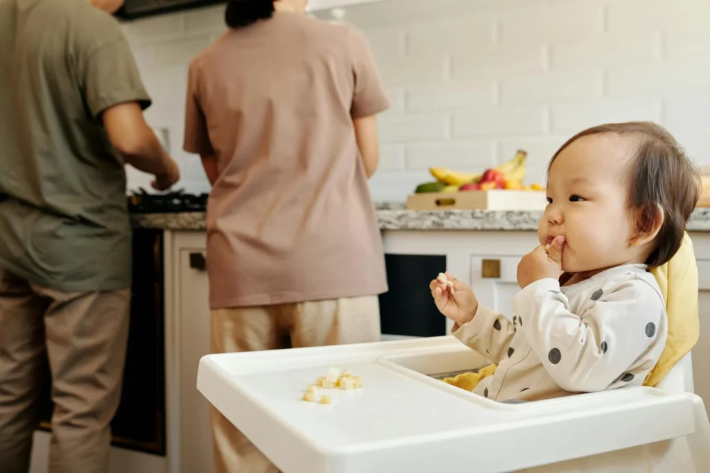 Choosing the Right High Chair: A Guide to Safety and Easy Cleaning