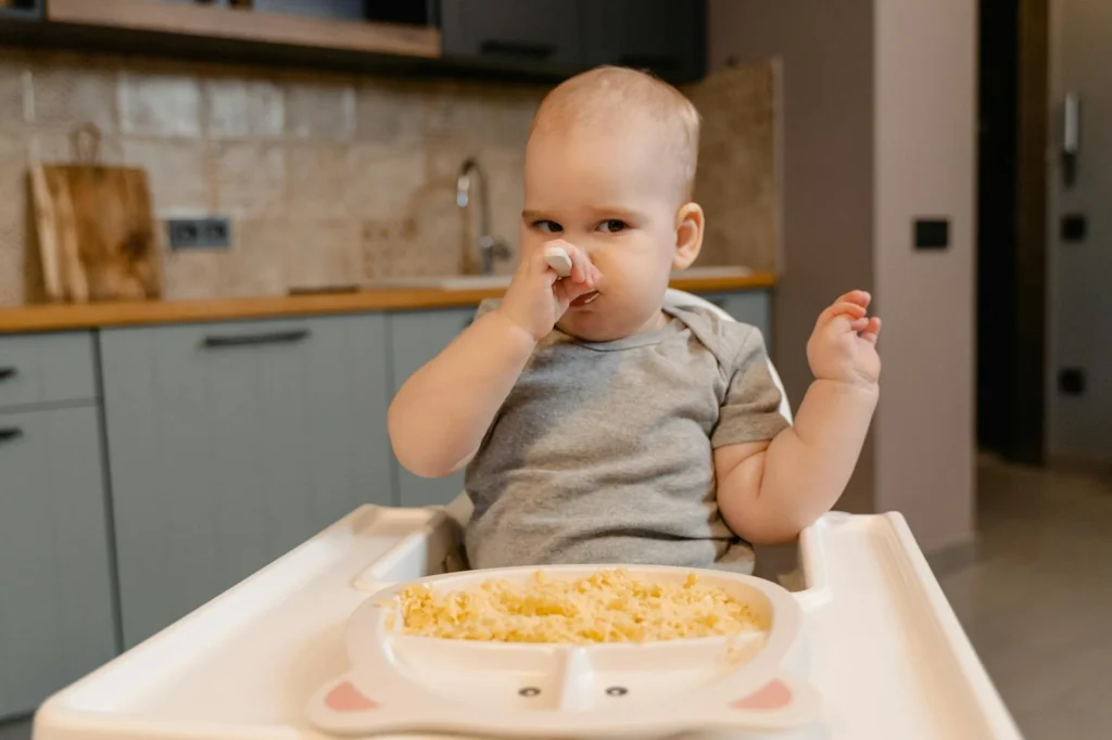 Your 27-Week-Old Baby: Navigating First Foods – BLW, Purees, and Safety Basics