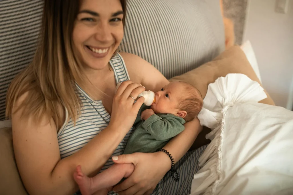 Your 2-Week-Old: Decoding Feeding Cues and Patterns